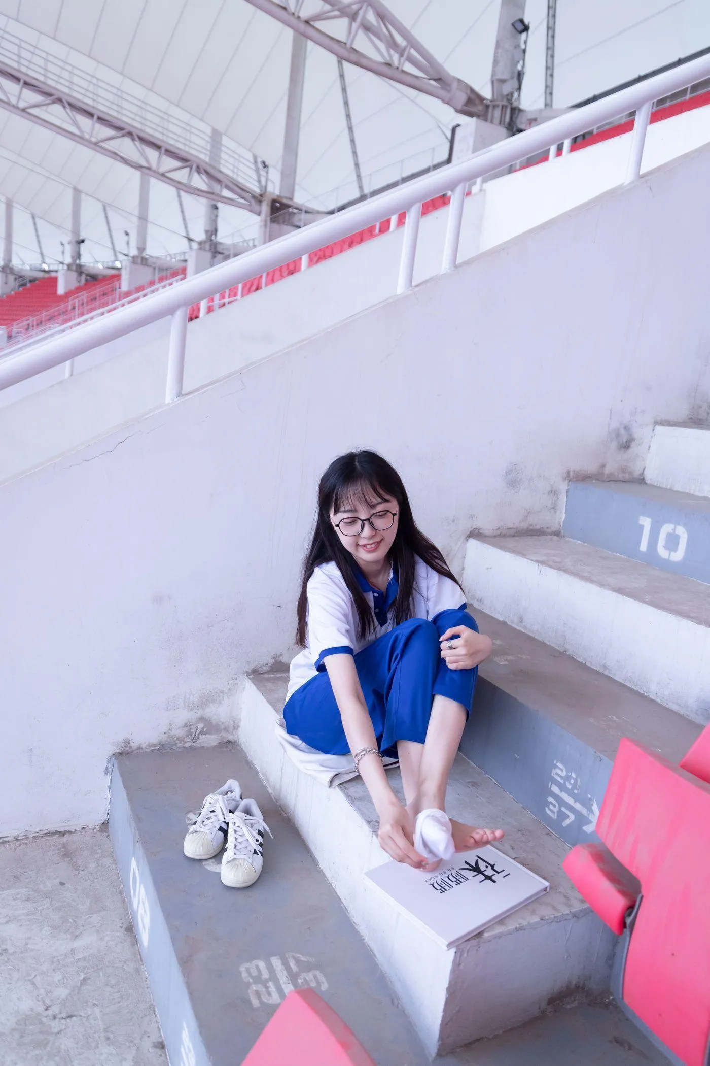 [BoBoSocks袜啵啵]NO.002 稚予-校服、贝壳头、白棉袜、裸足 [139P]插图